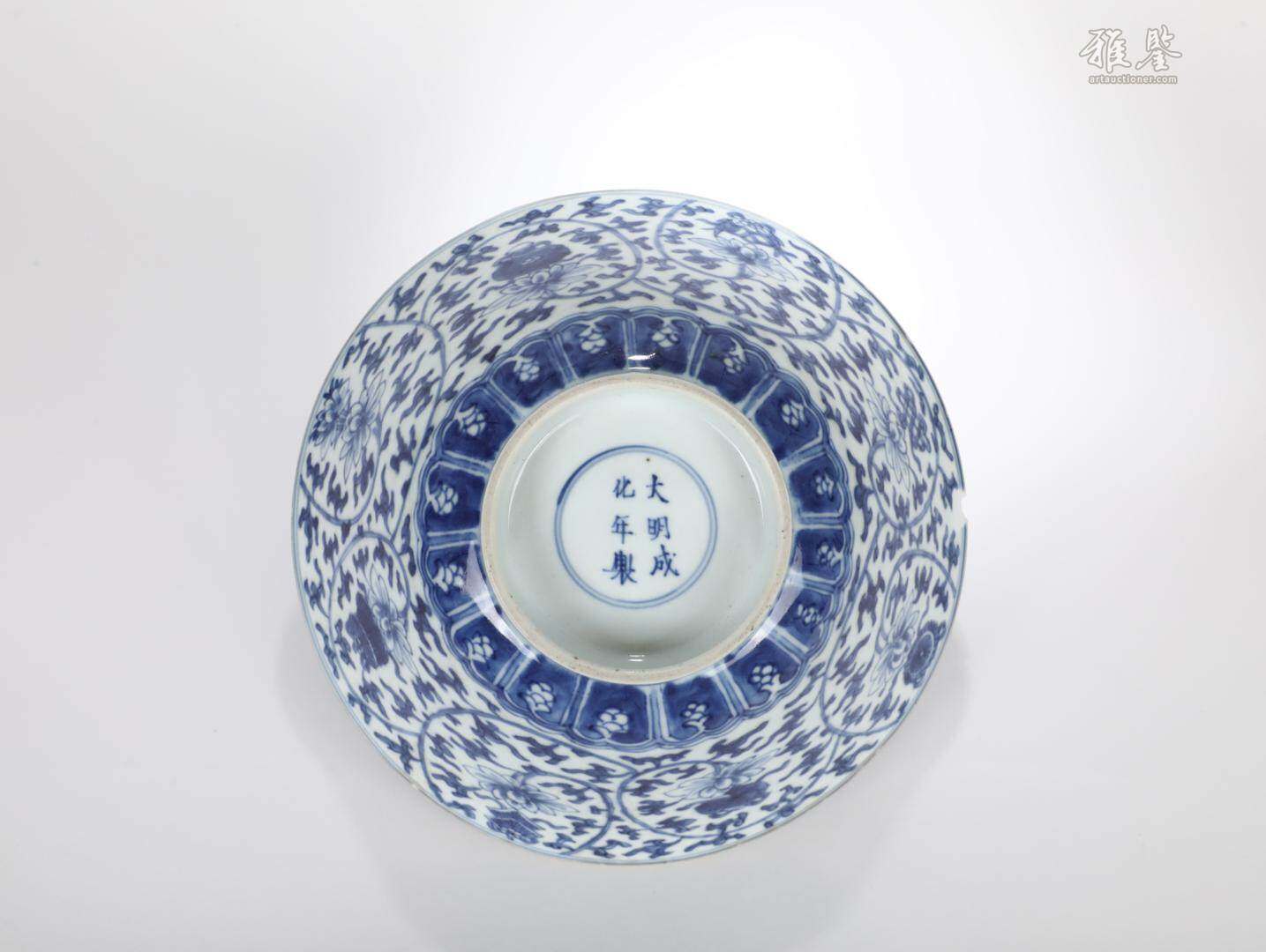 清 青花纏枝蓮八寶紋大碗